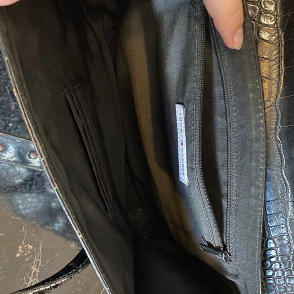 Tommy Hilfiger | Black Vintage Faux Leather Handbag - Picture 5 of 8